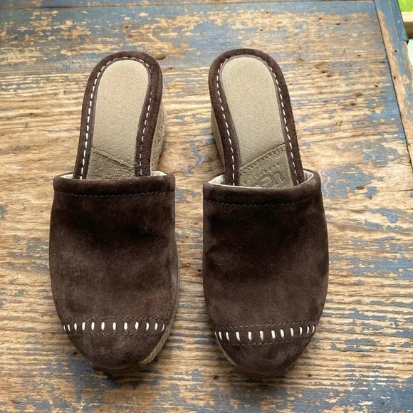 Ugg Brown Clogs - Picture 2 of 3